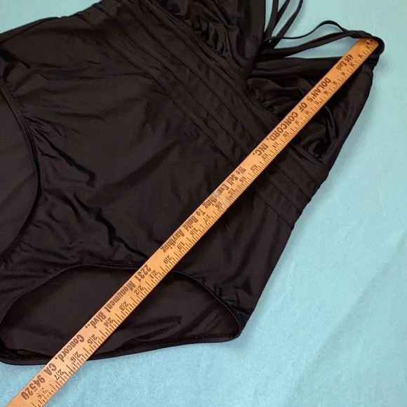 LA BLANCA Island Goddess One piece swimsuit triple straps black NEW size 18W - Picture 14 of 14